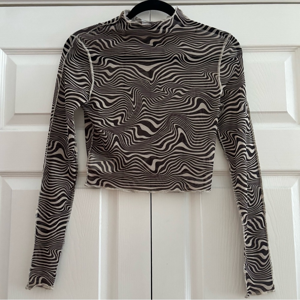H&M Black and White Wave Zebra Pattern Mesh Crop Top - Long Sleeve - Picture 2 of 3